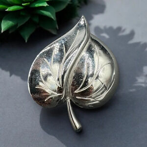 Vintage Crown Trifari Silver Plated Mid-Century Leaf Brooch